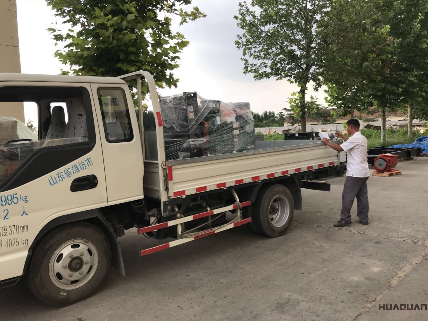  喬先生的一臺HQ30GF標(biāo)配型柴油發(fā)電機組已于7月16號發(fā)往遼寧