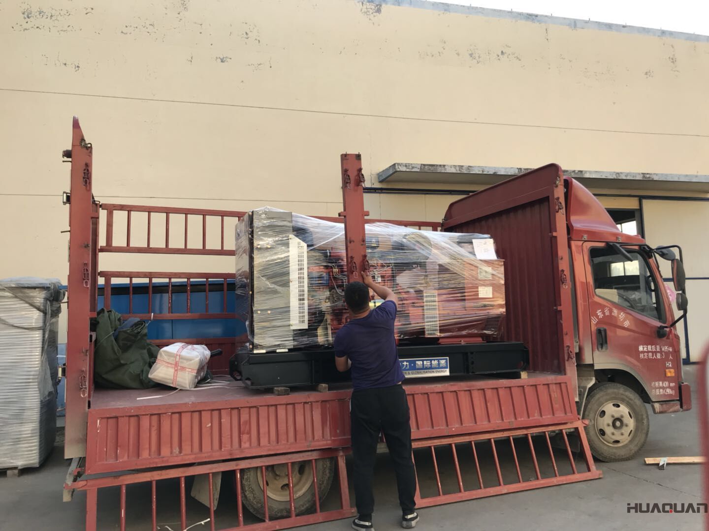 一臺30kw標(biāo)配柴油發(fā)電機(jī)組于8月22日順利發(fā)往江蘇省