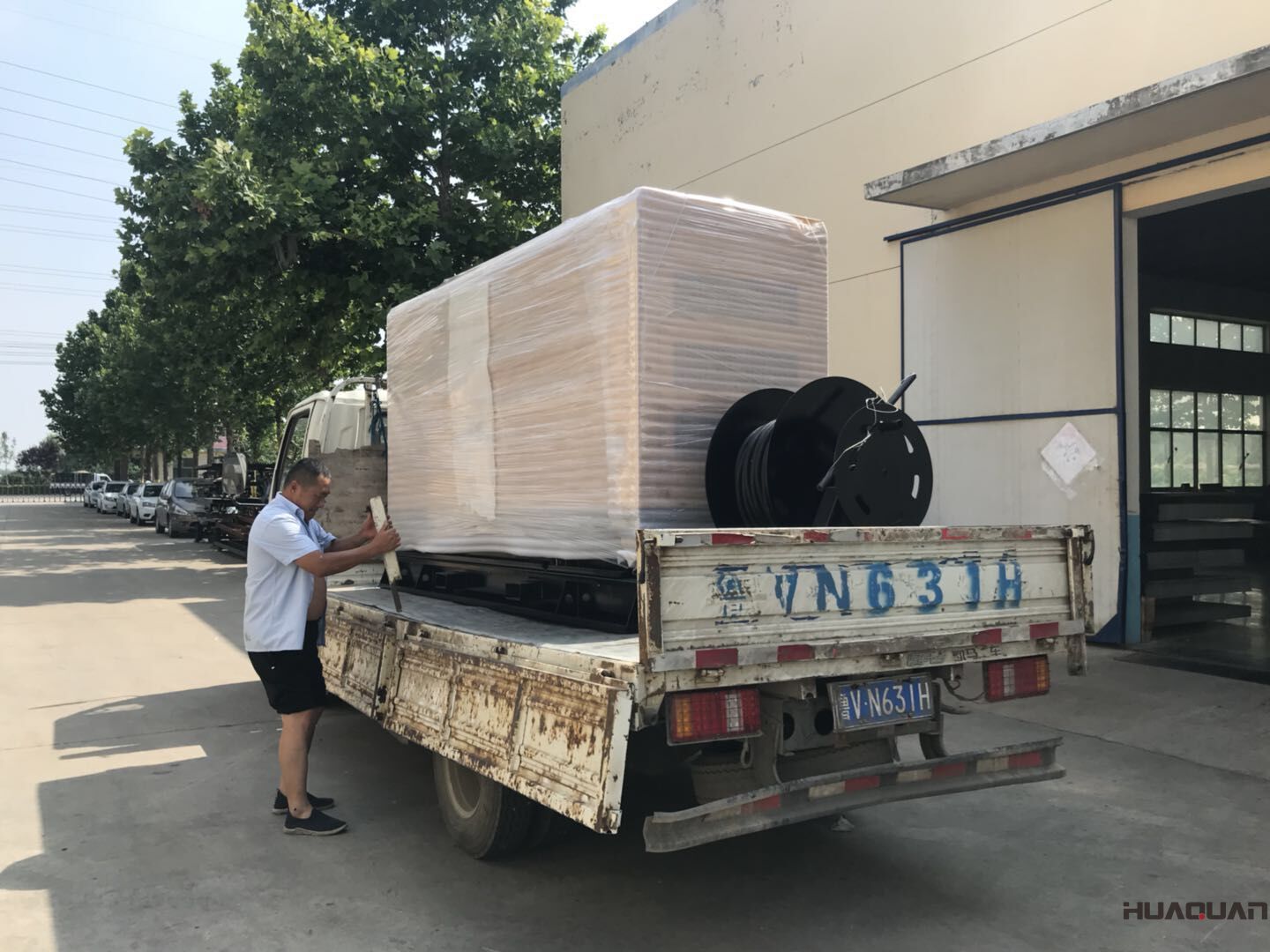 一臺20kw立柜柴油發(fā)電機組于8月28日順利發(fā)往福建