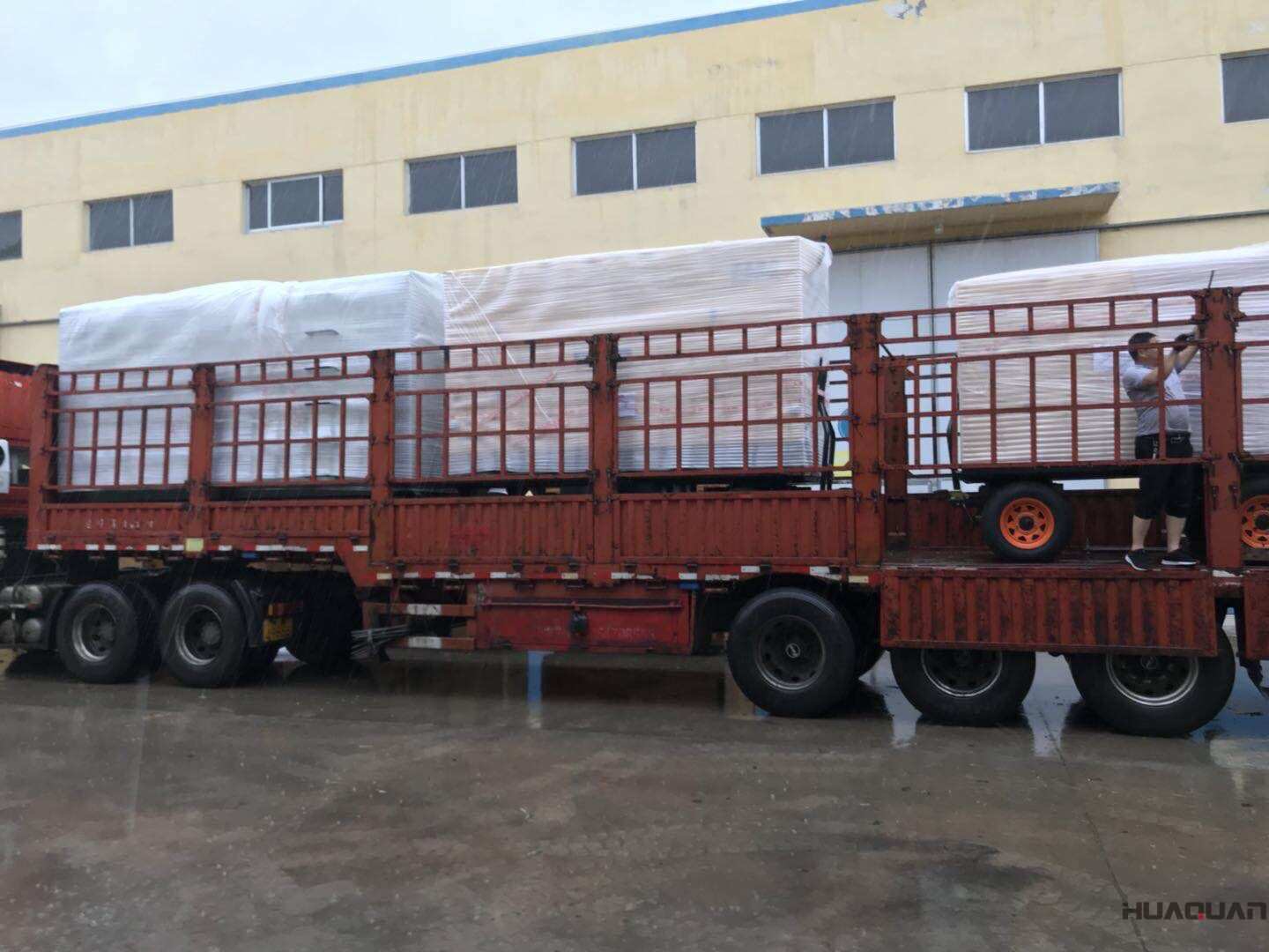 110kw和75kw兩臺移動拖車（含棚）型柴油發(fā)電機(jī)組于9月20日發(fā)往北京