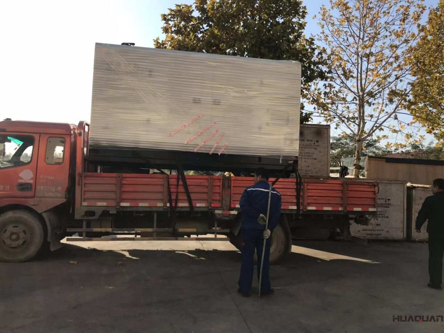 10月7日一臺120kw標配型柴油發電機組發往河南