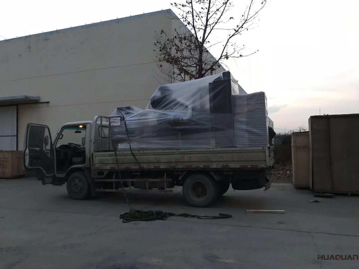 林先生從華全動(dòng)力采購的一臺(tái)500kw自動(dòng)化柴油發(fā)電機(jī)組于11月20日成功發(fā)往浙江省