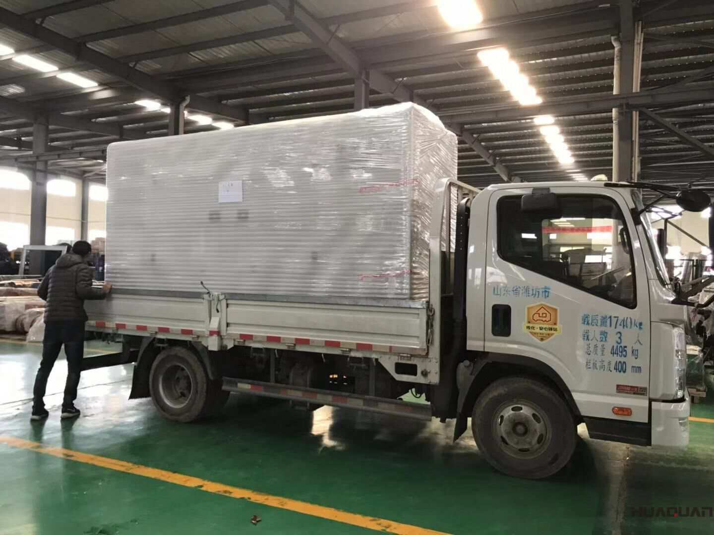 河北杜先生從華全動(dòng)力采購的一臺150kw立柜四保護(hù)柴油發(fā)電機(jī)組已于11月21日成功發(fā)貨