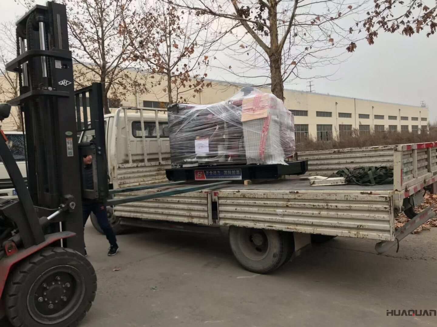 山西陳先生從華全動(dòng)力訂購(gòu)的一臺(tái)20kw標(biāo)配柴油發(fā)電機(jī)組已于11月28日成功發(fā)往目的地