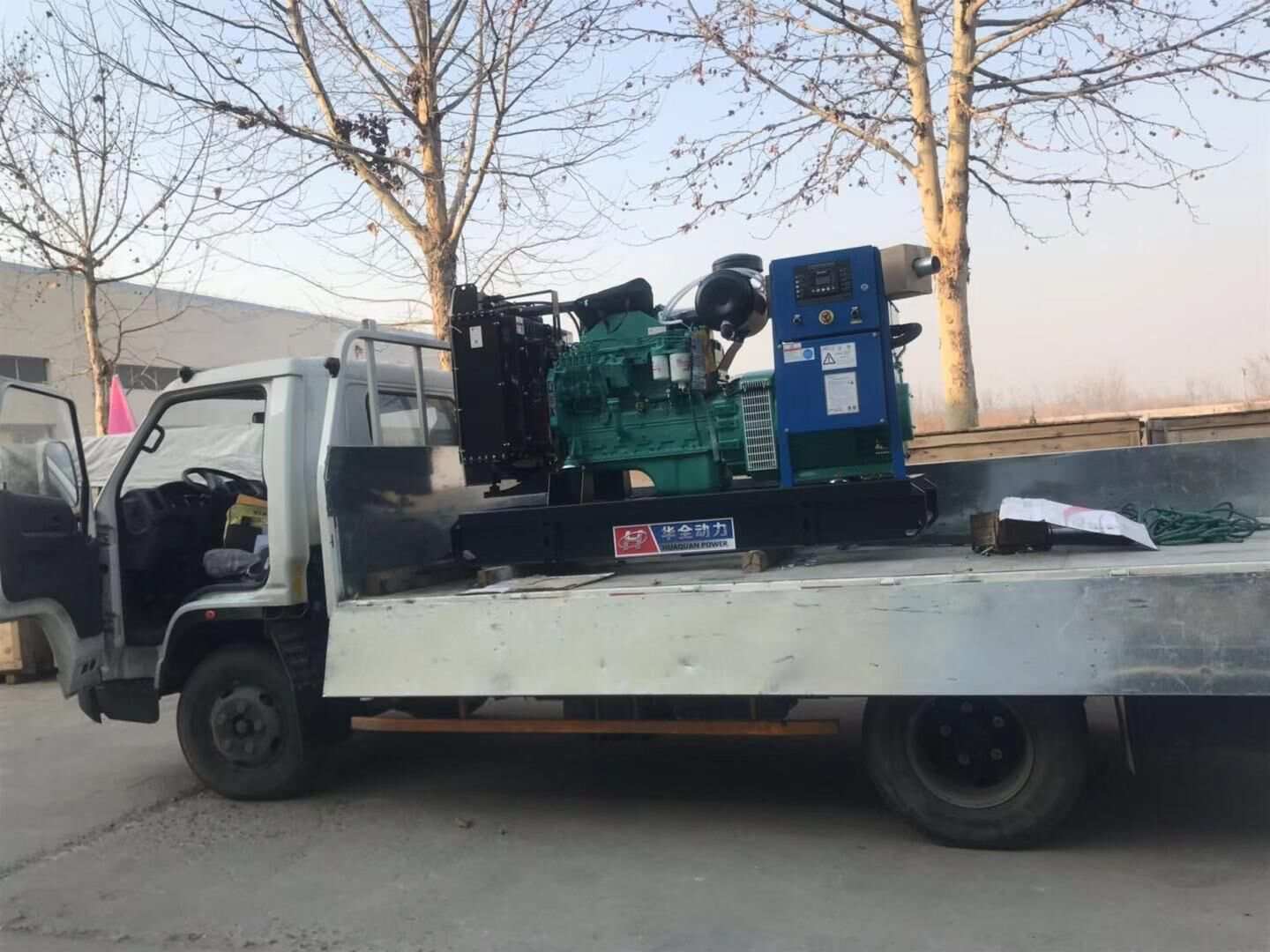 內(nèi)蒙古的張先生從華全動(dòng)力采購(gòu)的30kw標(biāo)配柴油發(fā)電機(jī)組已于12月4日順利發(fā)往目的地