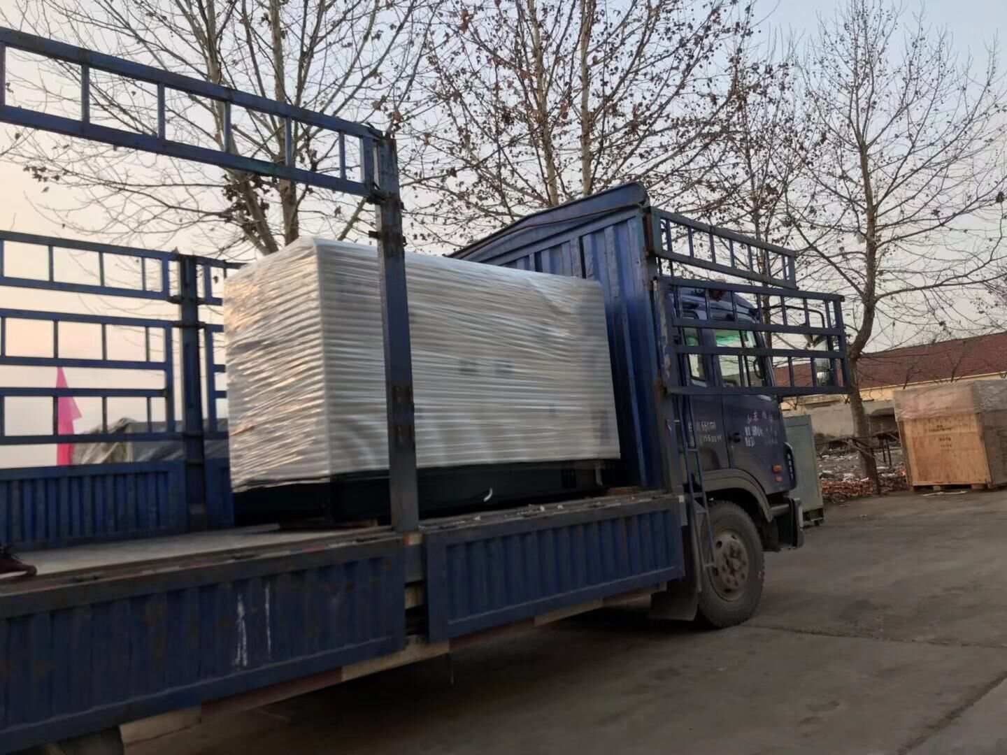 李先生從華全動(dòng)力采購(gòu)的75kw移動(dòng)拖車(chē)柴油發(fā)電機(jī)組已于12月13日順利發(fā)往北京市