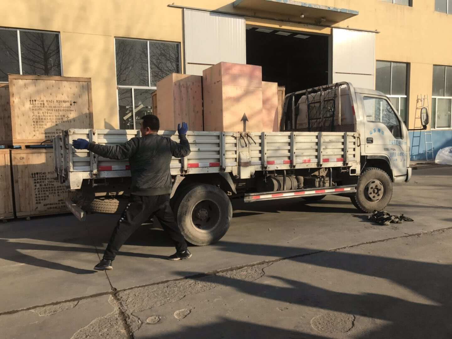 1月22日，隋先生從華全動力采購的150kw標配柴油發電機組已成功發往遼寧省